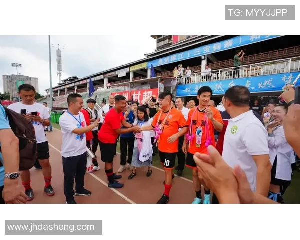 足球星视界12月17日精彩回顾：足坛动态一网打尽引发热议