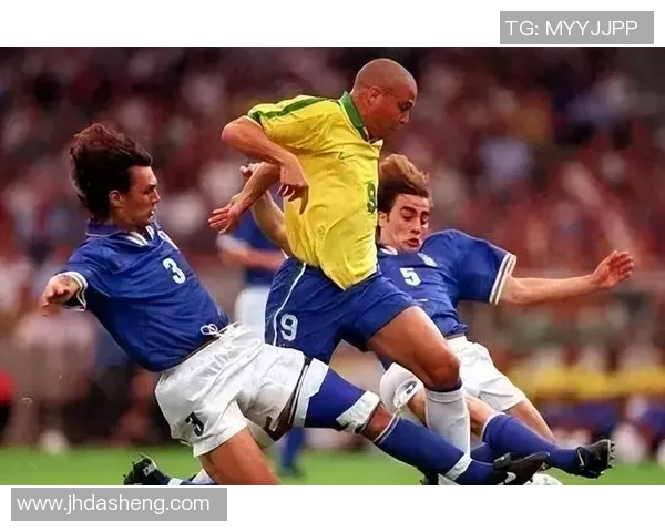 昔日足坛巨星重聚绿茵场,传奇球员再战青春,精彩比赛点燃激情再现辉煌 昔日足坛巨星重聚绿茵场,传奇球员再战青春,精彩比赛点燃激情再现辉煌